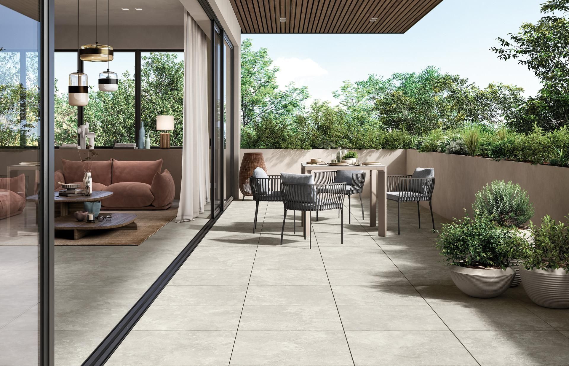Modern terras met grote keramische buitentegels